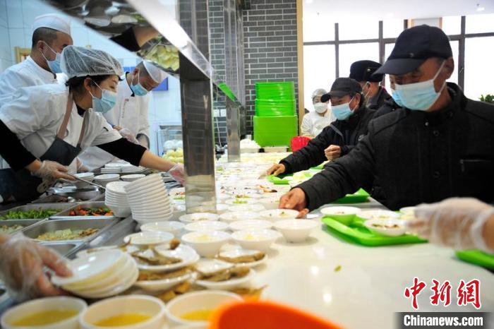吉林县城建起惠民食堂：“舌尖上”的养老暖胃又暖心